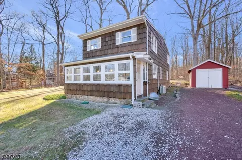 16 9th St, Warren, NJ 07059