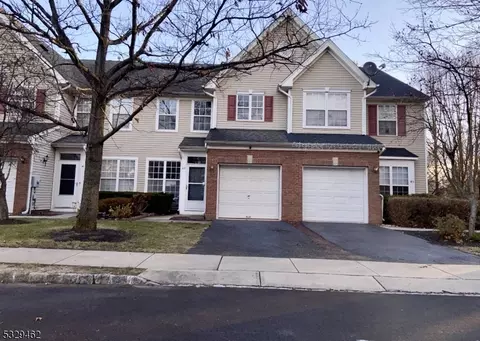 43 Chatham Ct, Trenton, NJ 08691