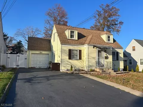 213 Washington Ave, Elmwood Park, NJ 07407