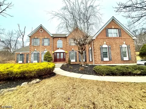 11 Old Schoolhouse Rd, Bethlehem Twp, NJ 08802