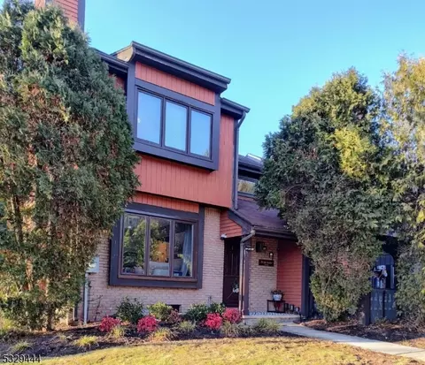 111 Riverbend Dr, North Brunswick Twp, NJ 08902