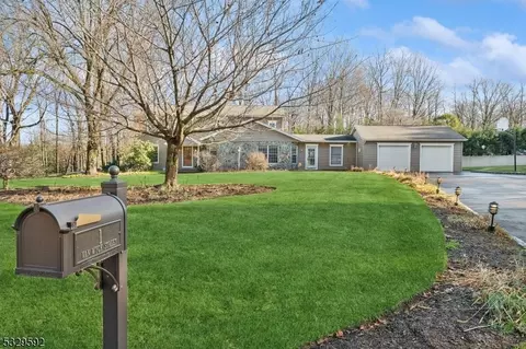 1 Van Wyck St, Montvale, NJ 07645