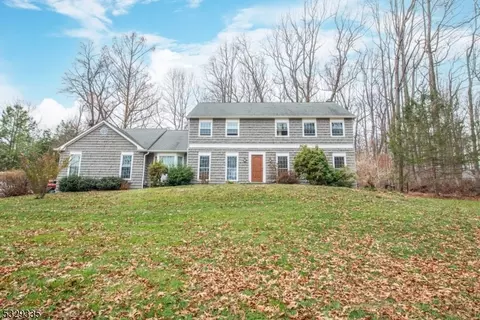 6 Cramer Dr, Chester Twp, NJ 07930