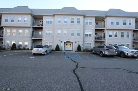612 Brittany Dr, Wayne, NJ 07470