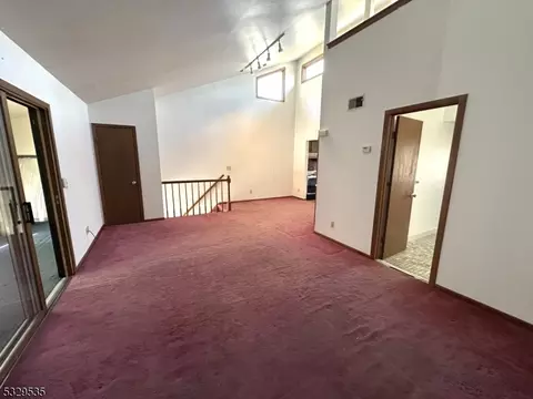 367 Mohegan Ci, Lafayette, NJ 07848
