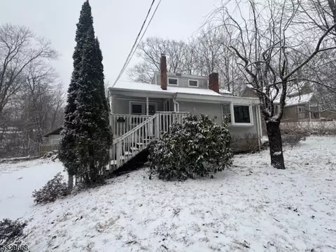 9 Pine St, Vernon Twp, NJ 07422
