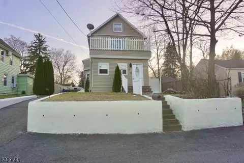 7 Scott St, Butler, NJ 07405