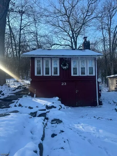 23 Setting Sun Trl, West Milford, NJ 07480