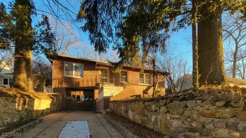 61 Cayuga Ave, Rockaway, NJ 07866