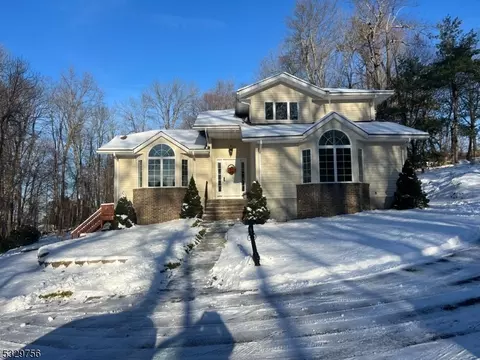 13 Cecilia Ct, Vernon Twp, NJ 07462