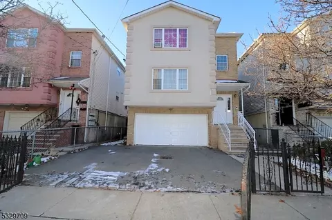 580 3rd St, Newark, NJ 07107