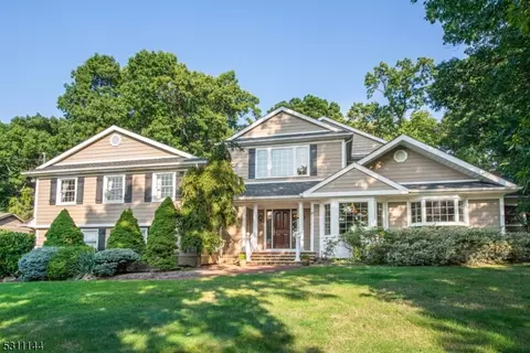 47 Stonewall Dr, Livingston, NJ 07039