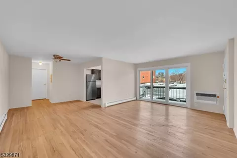 28 Deanna Dr #51, Hillsborough, NJ 08844