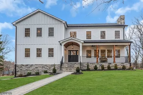 14 Skyline Dr, Caldwell, NJ 07006