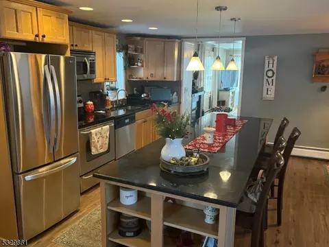 1 Palmyra Rd, West Milford Twp, NJ 07421