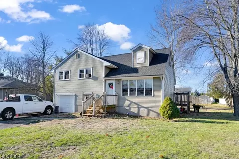 14 Redwood Dr, Fairfield, NJ 07004