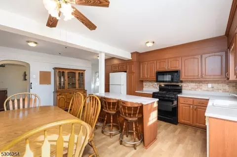 225 Greene Ave, Middlesex, NJ 08846 photo 2