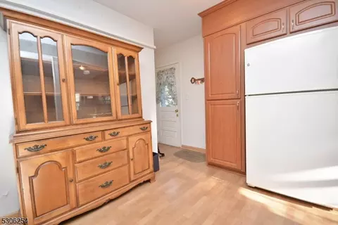 225 Greene Ave, Middlesex, NJ 08846 photo 12