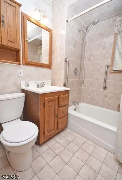 225 Greene Ave, Middlesex, NJ 08846 photo 16
