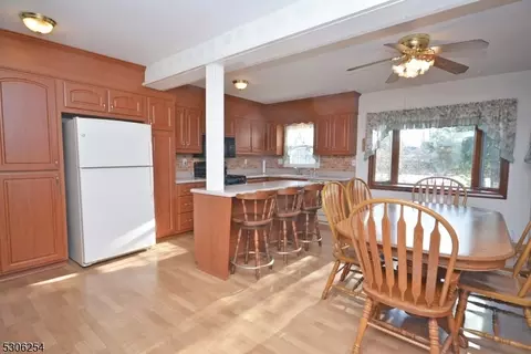 225 Greene Ave, Middlesex, NJ 08846 photo 9