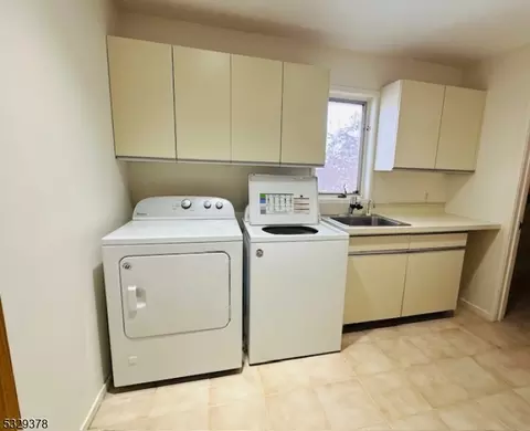 136 Eileen Dr, Cedar Grove, NJ 07009 photo 20