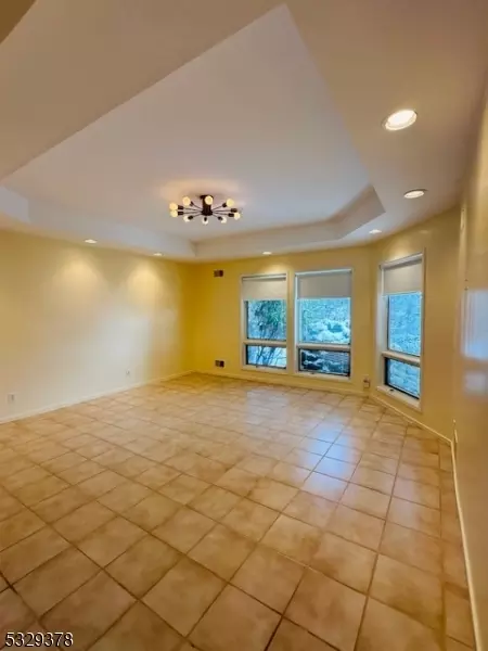136 Eileen Dr, Cedar Grove, NJ 07009 photo 4