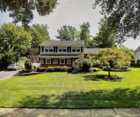 349 Willow Way, Clark, NJ 07066