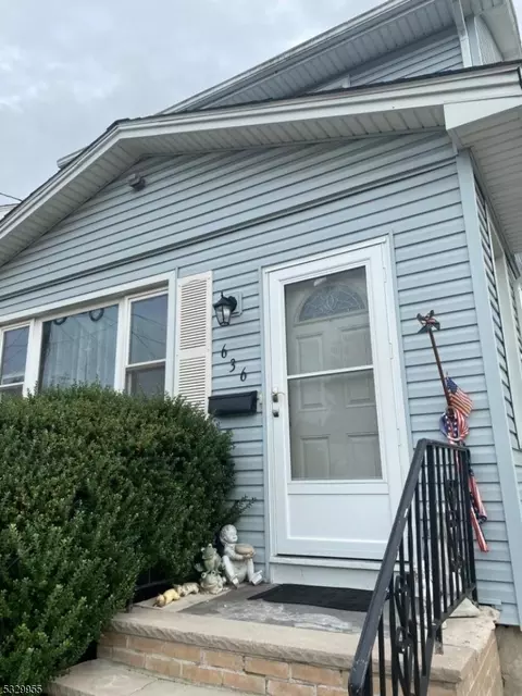 636 E 2nd Ave, Roselle, NJ 07203