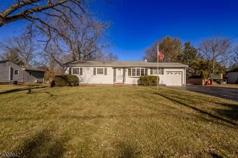 119 Meadowbrook Dr, Hillsborough, NJ 08844