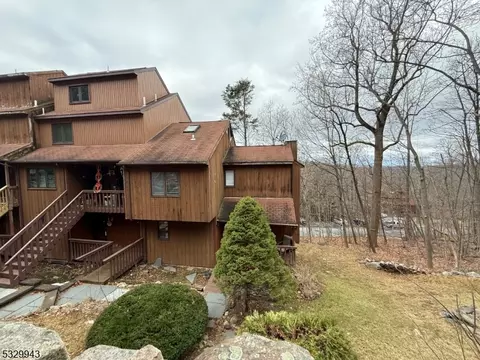 16 Village Way #1, Vernon, NJ 07462