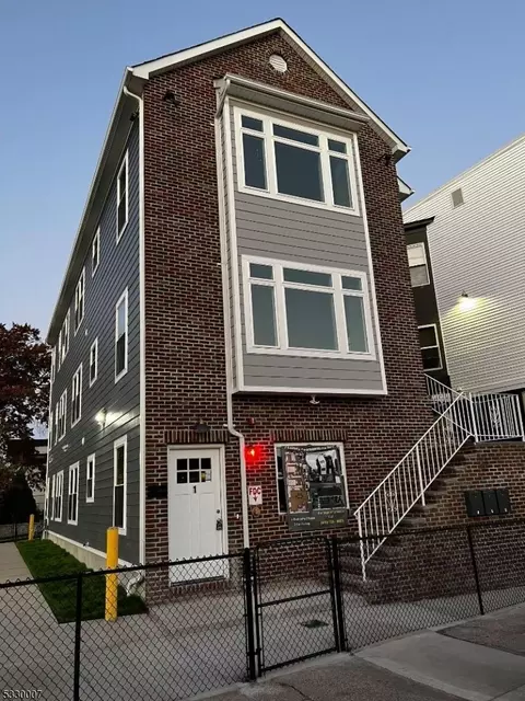 40 Lincoln St, East Orange, NJ 07017