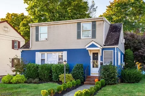 9 Orchard St, Bloomingdale, NJ 07403