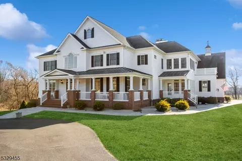 31 Chalfonte Dr, Lebanon, NJ 08833