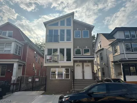 879 S 18th St, Newark, NJ 07108