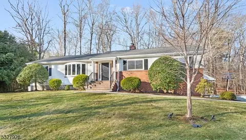 30 Lenape Trl, Warren, NJ 07059