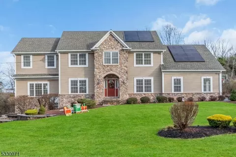 9 Starview Dr, Hillsborough, NJ 08844