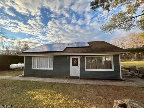 1 Old Pine Rd, Pequannock Twp, NJ 07440