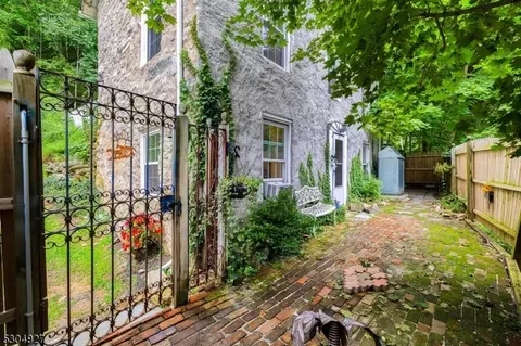 65 Schooleys Mountain Rd, Washington Twp, NJ 07853