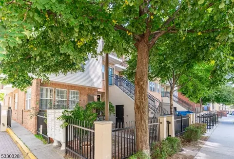 74 Union St, Newark, NJ 07105