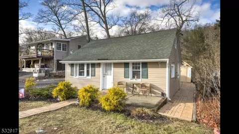 3 Crestview Rd, Andover, NJ 07821