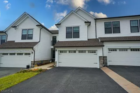 21 Primrose Ln, Hackettstown, NJ 07840