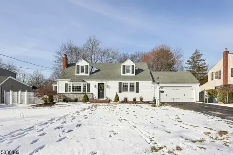 33 Highfield Ln, Cedar Grove, NJ 07009