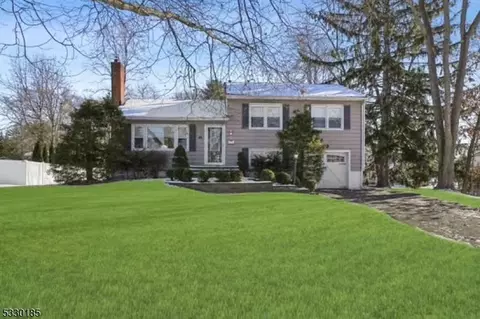 10 Lloyd Ave, Florham Park, NJ 07932
