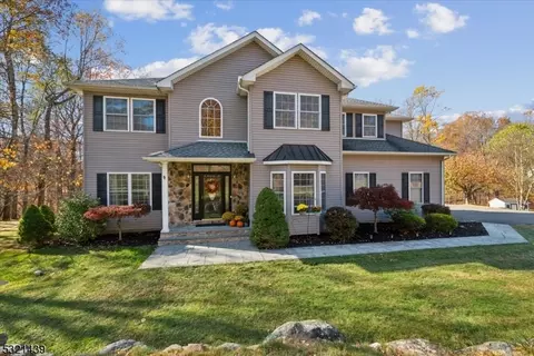 7 Stonehedge Ln, Byram Twp, NJ 07821