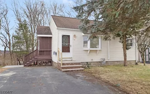 16 Sunset Dr, Wharton, NJ 07885