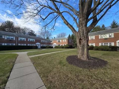 79 Manchester Ct #120, Wayne, NJ 07470