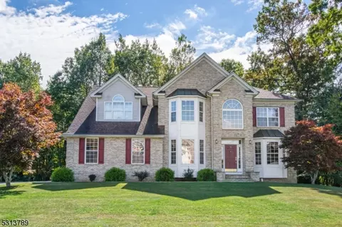 54 Saunders Ln, Hackettstown, NJ 07840