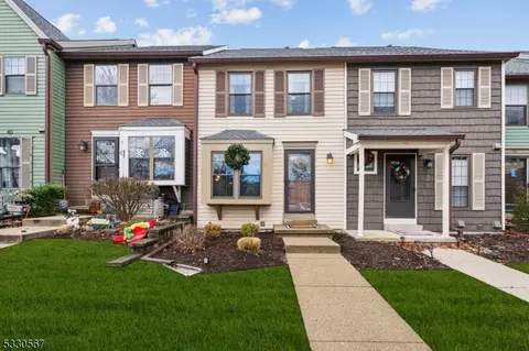 88 Wood Duck Ct, Hackettstown, NJ 07840
