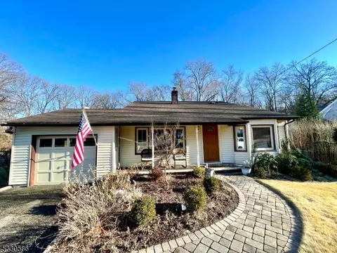 56 Woodstone Rd, Rockaway, NJ 07866