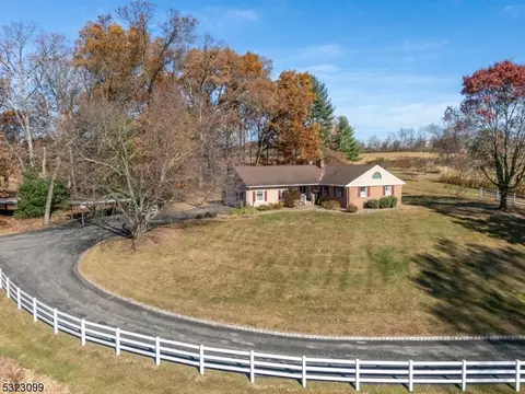 431 Creek Rd, Frenchtown, NJ 08825